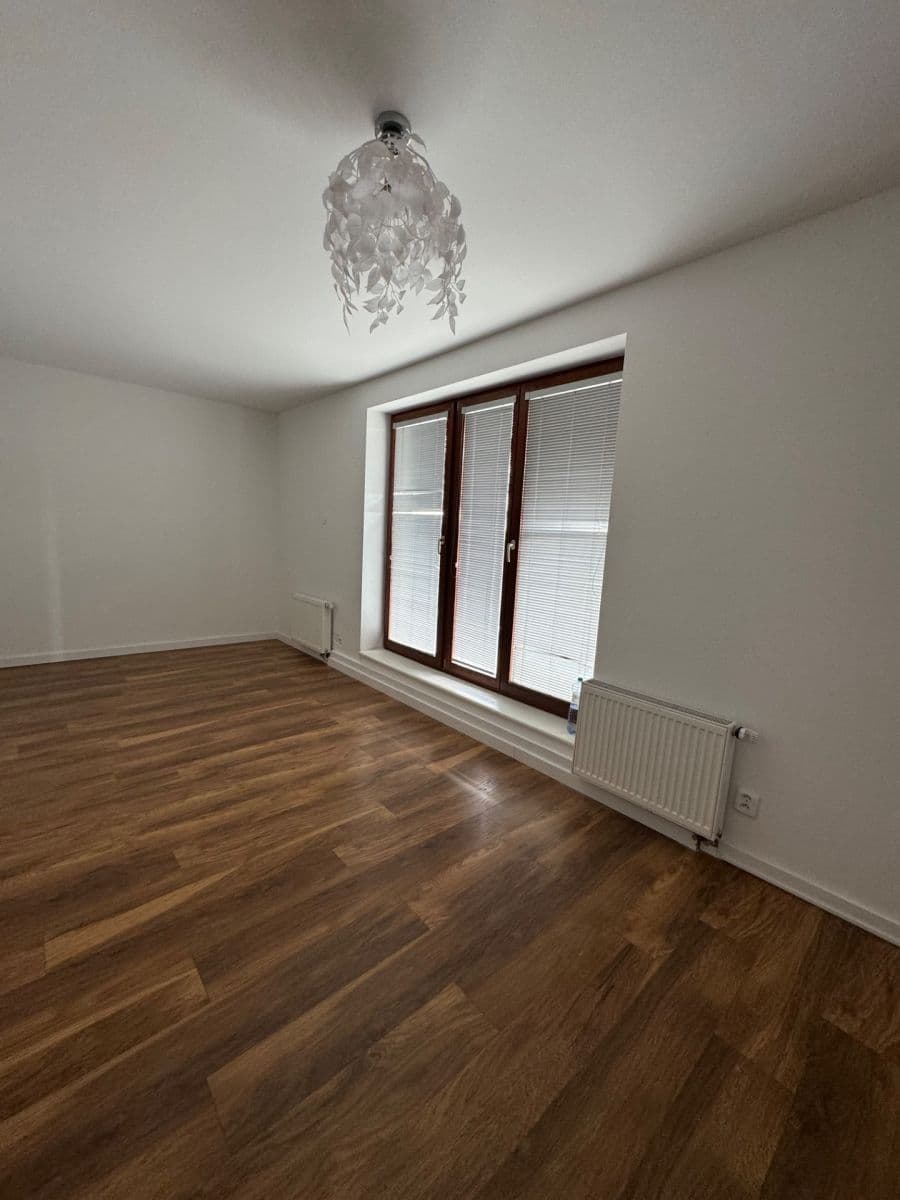 Prenájom bytu 4-izbový 149 m², Nad Paloučkem, Beroun, Středočeský kraj Prenájom bytu 4-izbový 149 m², Nad Paloučkem, Beroun, Středočeský kraj
