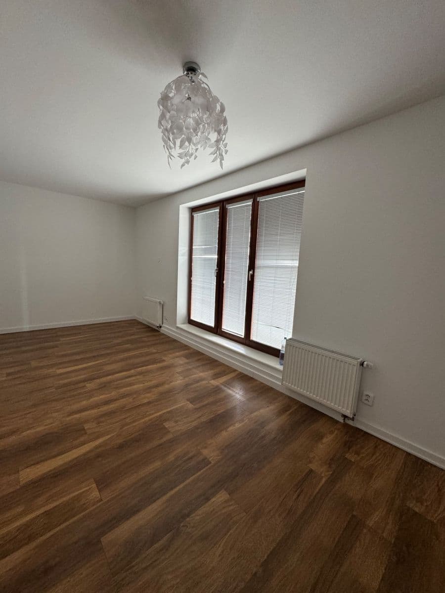 Prenájom bytu 4-izbový 149 m², Nad Paloučkem, Beroun, Středočeský kraj Prenájom bytu 4-izbový 149 m², Nad Paloučkem, Beroun, Středočeský kraj