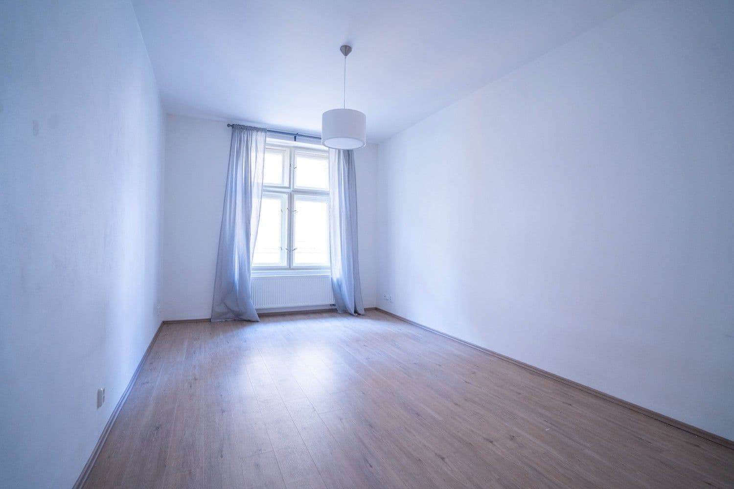 Prenájom bytu 1-izbový 45 m², Moskevská, Praha, Praha Prenájom bytu 1-izbový 45 m², Moskevská, Praha, Praha