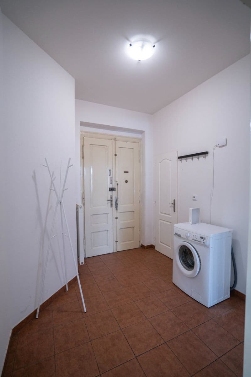 Prenájom bytu 1-izbový 45 m², Moskevská, Praha, Praha Prenájom bytu 1-izbový 45 m², Moskevská, Praha, Praha