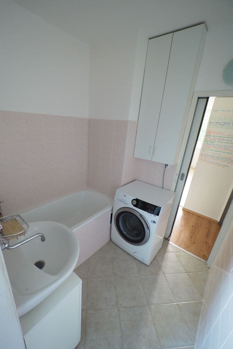 Prenájom bytu 3-izbový 66 m², Jungmannova, Otrokovice, Zlínský kraj Prenájom bytu 3-izbový 66 m², Jungmannova, Otrokovice, Zlínský kraj