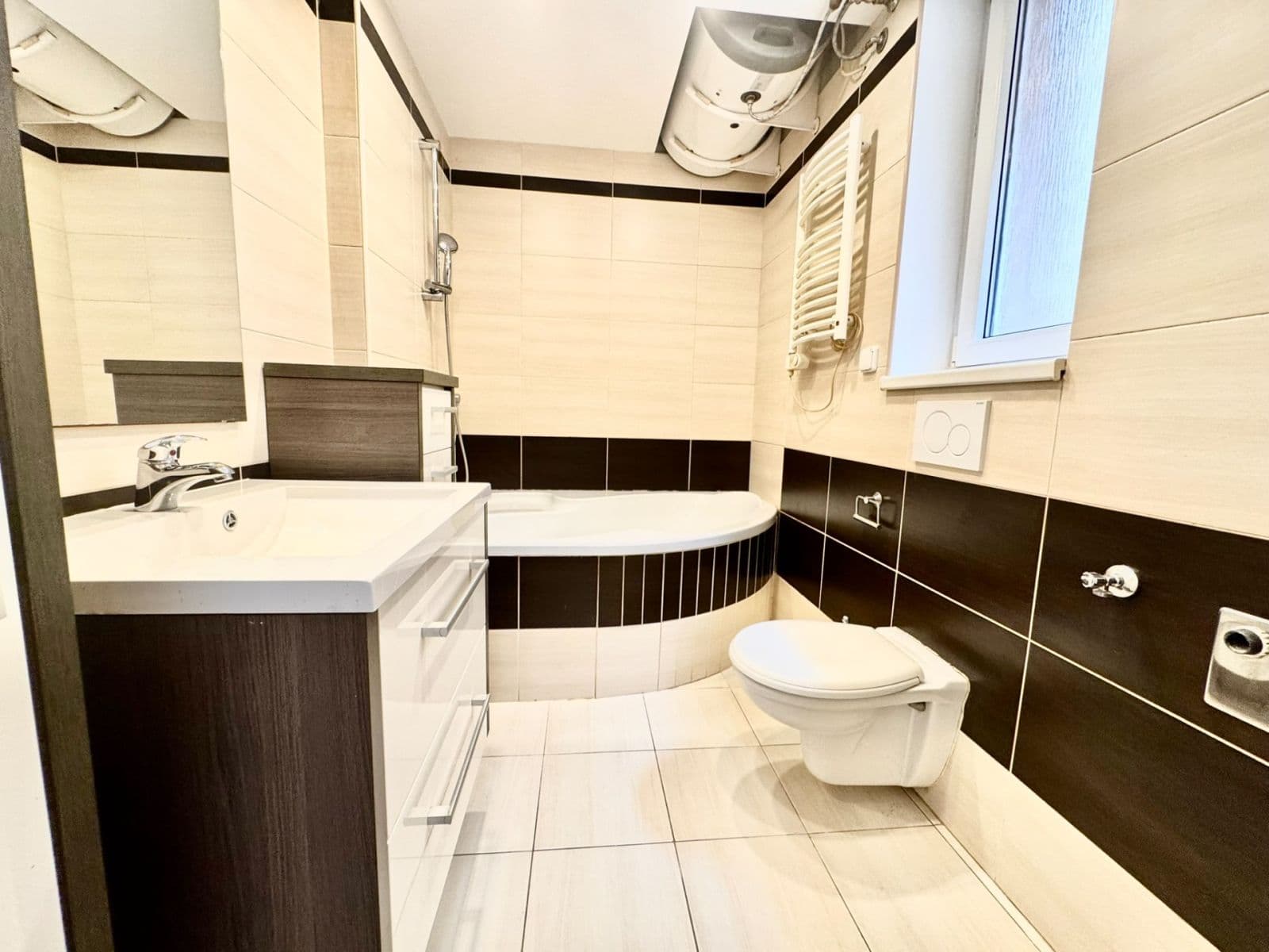 Prenájom bytu 2-izbový 46 m², Biskupcova, Praha, Praha Prenájom bytu 2-izbový 46 m², Biskupcova, Praha, Praha
