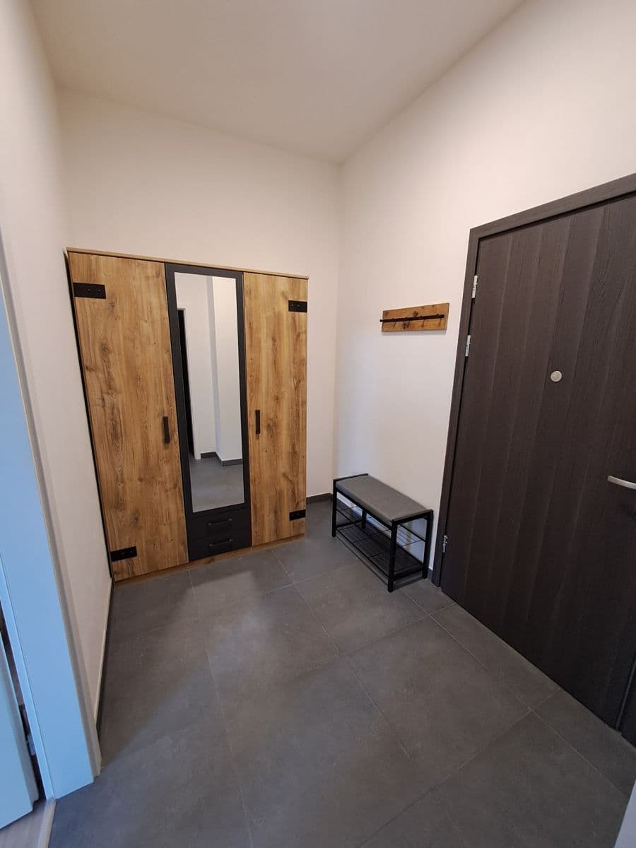 Prenájom bytu 1-izbový 36 m², S. K. Neumanna, Kralupy nad Vltavou, Středočeský kraj Prenájom bytu 1-izbový 36 m², S. K. Neumanna, Kralupy nad Vltavou, Středočeský kraj