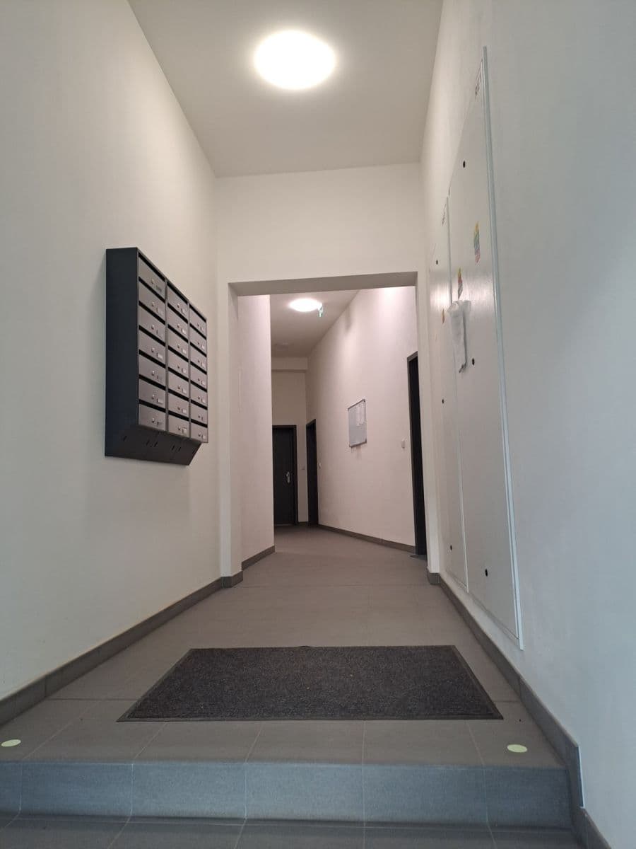 Prenájom bytu 1-izbový 36 m², S. K. Neumanna, Kralupy nad Vltavou, Středočeský kraj Prenájom bytu 1-izbový 36 m², S. K. Neumanna, Kralupy nad Vltavou, Středočeský kraj