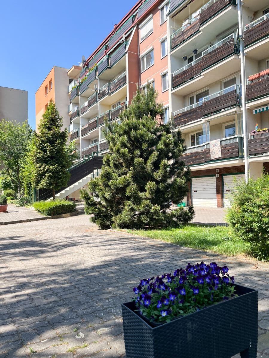 Predaj bytu 3-izbový 93 m², U Kněžské louky, Praha, Praha Predaj bytu 3-izbový 93 m², U Kněžské louky, Praha, Praha