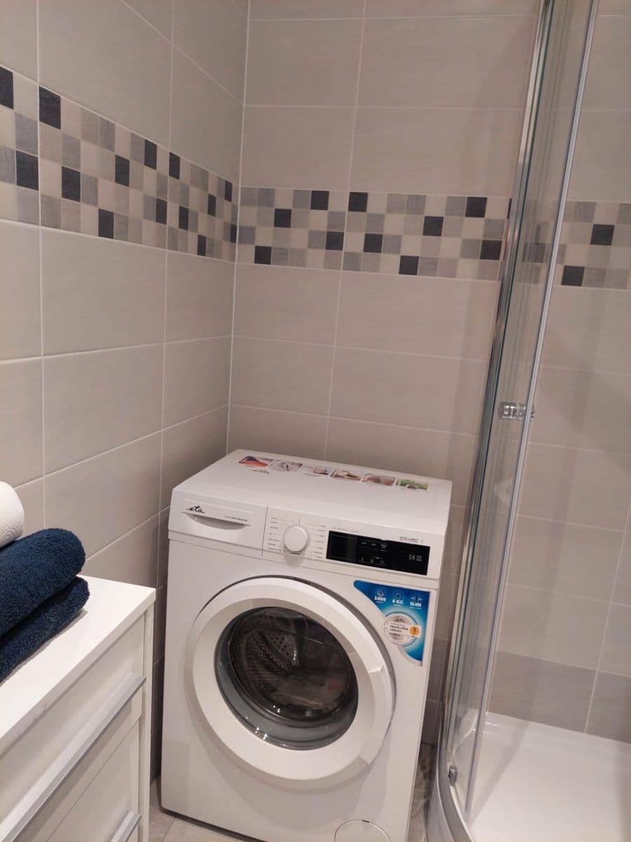 Prenájom bytu 2-izbový 53 m², Káranská, Praha, Praha Prenájom bytu 2-izbový 53 m², Káranská, Praha, Praha