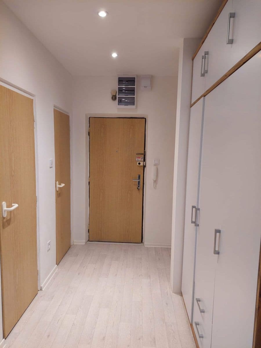 Prenájom bytu 2-izbový 53 m², Káranská, Praha, Praha Prenájom bytu 2-izbový 53 m², Káranská, Praha, Praha