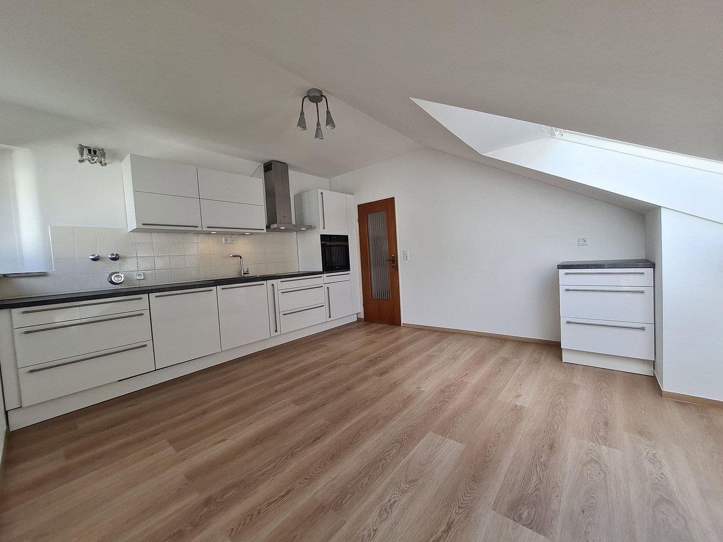 Prenájom bytu 2-izbový 64 m², Stadtbergen, Bavorsko Prenájom bytu 2-izbový 64 m², Stadtbergen, Bavorsko