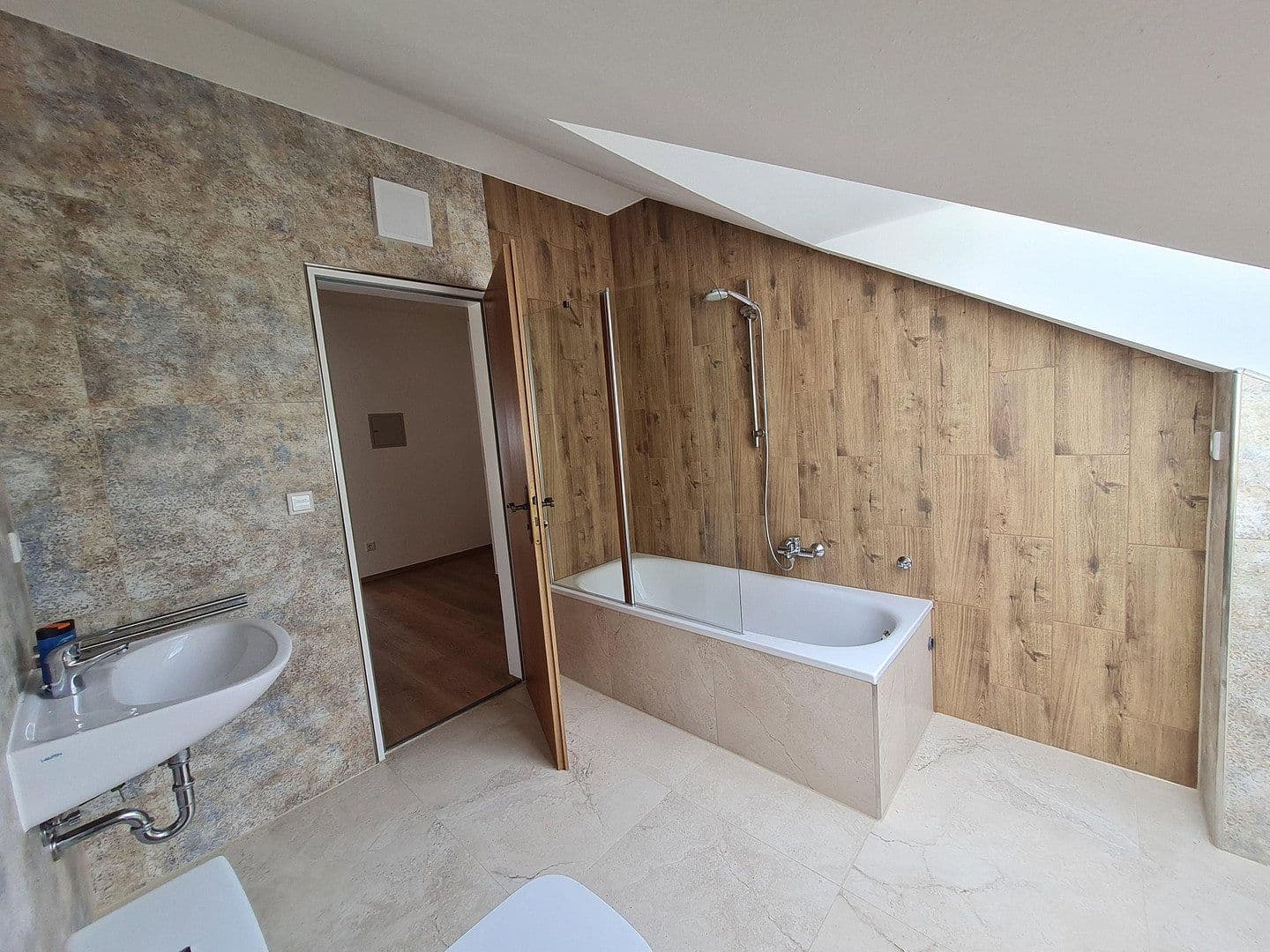 Prenájom bytu 2-izbový 64 m², Stadtbergen, Bavorsko Prenájom bytu 2-izbový 64 m², Stadtbergen, Bavorsko