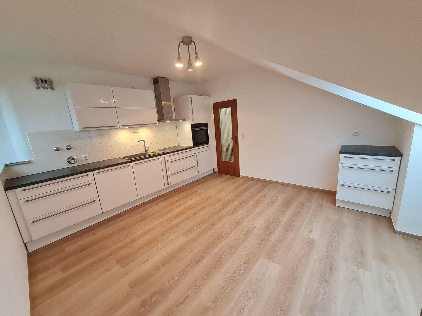 Prenájom bytu 2-izbový 64 m², Stadtbergen, Bavorsko Prenájom bytu 2-izbový 64 m², Stadtbergen, Bavorsko
