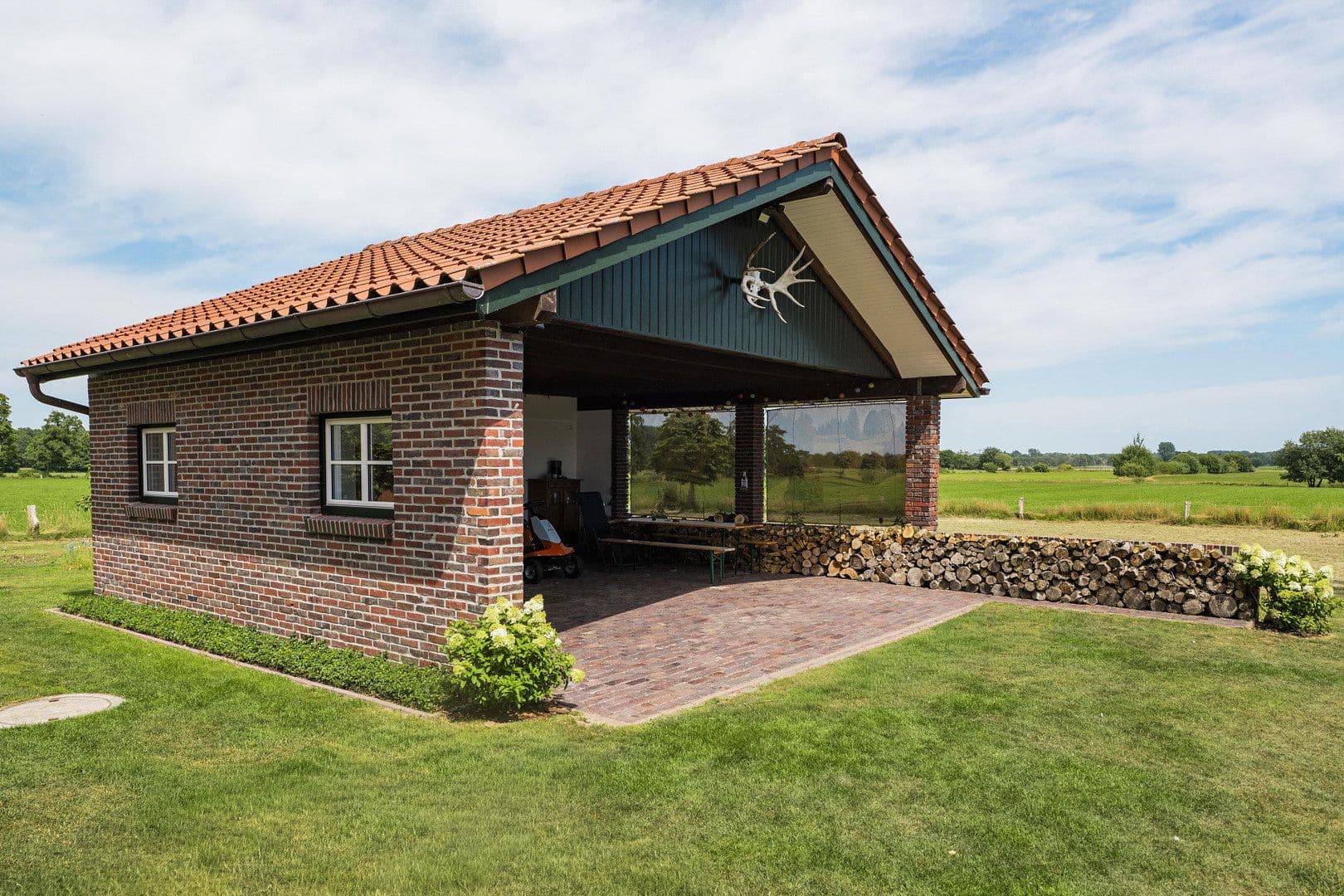 Predaj domu 155 m², pozemok 3.400 m², Edewecht, Dolné Sasko Predaj domu 155 m², pozemok 3.400 m², Edewecht, Dolné Sasko