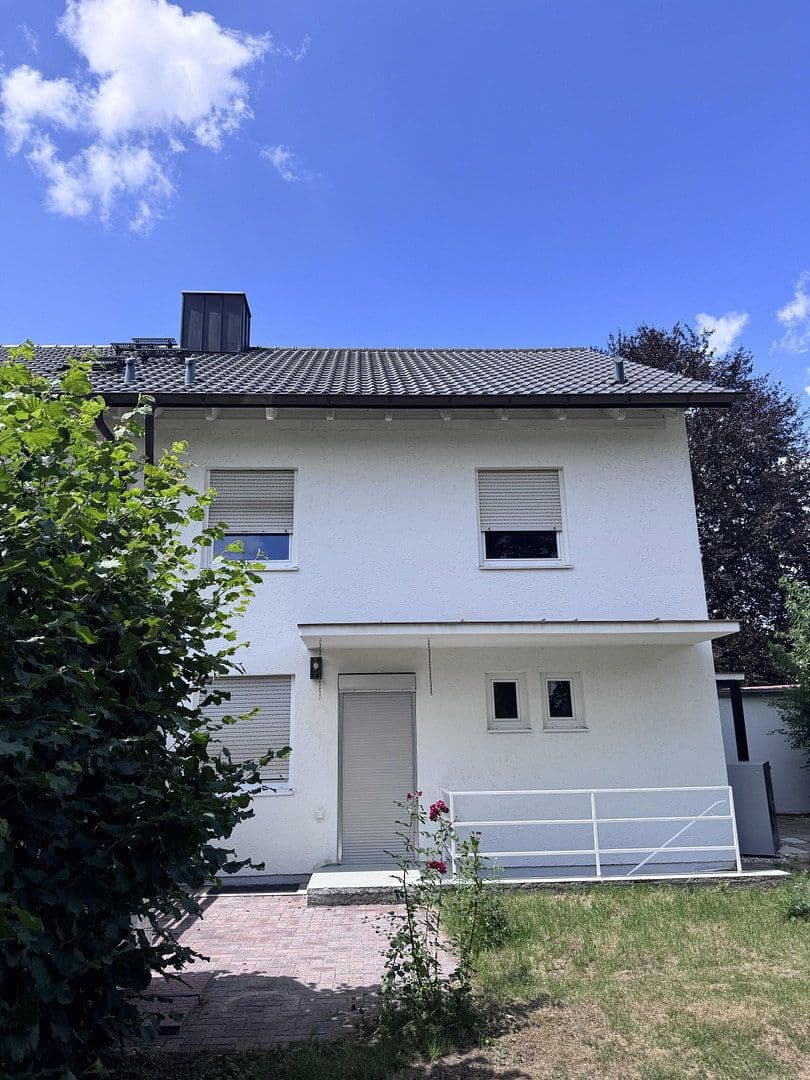 Prenájom domu 115 m², pozemok 500 m², Germering, Bavorsko Prenájom domu 115 m², pozemok 500 m², Germering, Bavorsko
