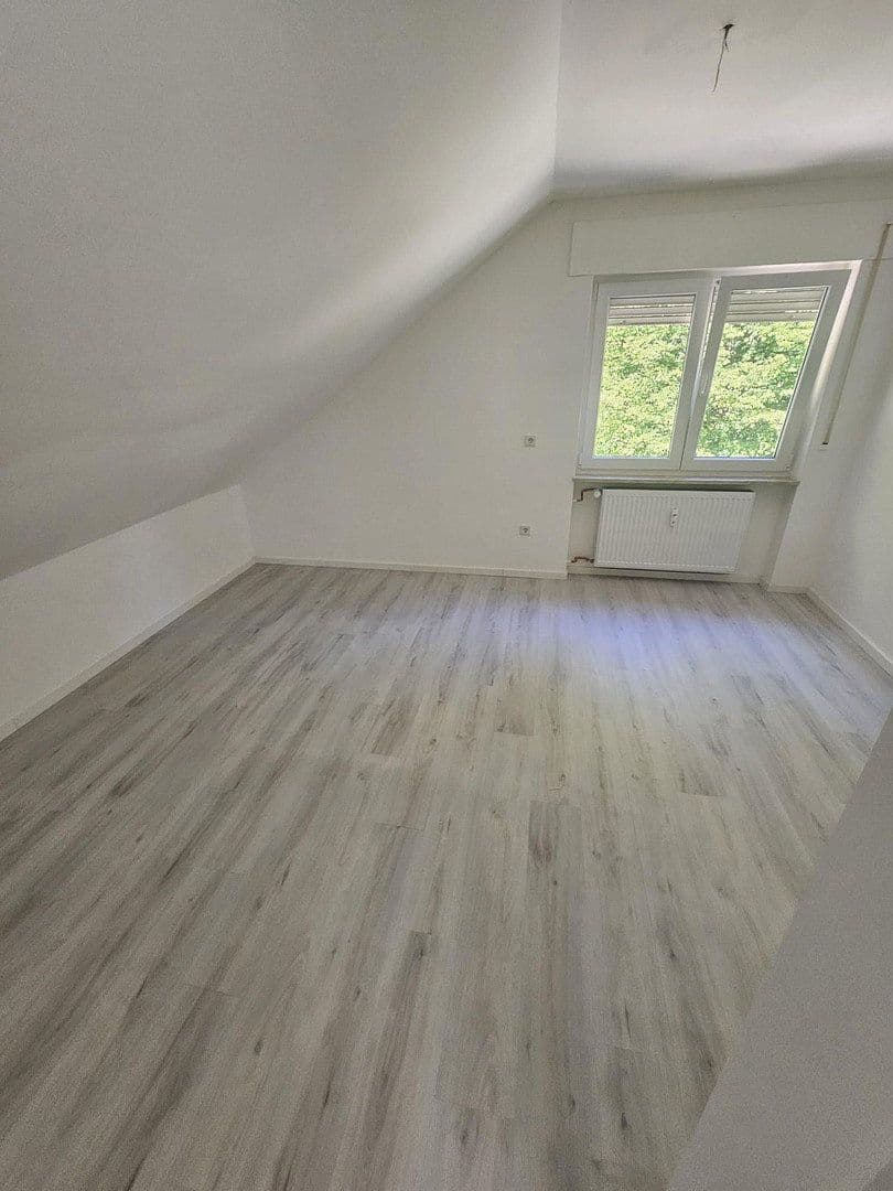 Prenájom bytu 4-izbový 89 m², Waldstraße 20, Hirschhorn, Hesensko Prenájom bytu 4-izbový 89 m², Waldstraße 20, Hirschhorn, Hesensko