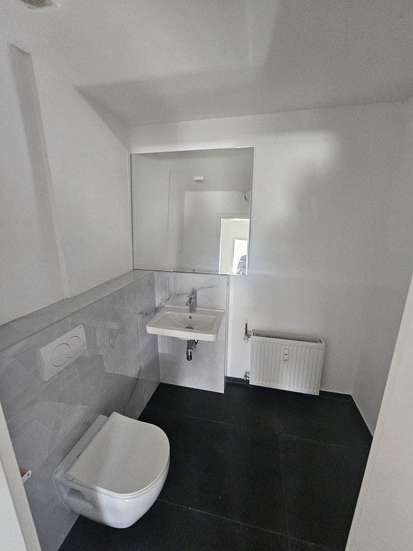 Prenájom bytu 4-izbový 89 m², Waldstraße 20, Hirschhorn, Hesensko Prenájom bytu 4-izbový 89 m², Waldstraße 20, Hirschhorn, Hesensko