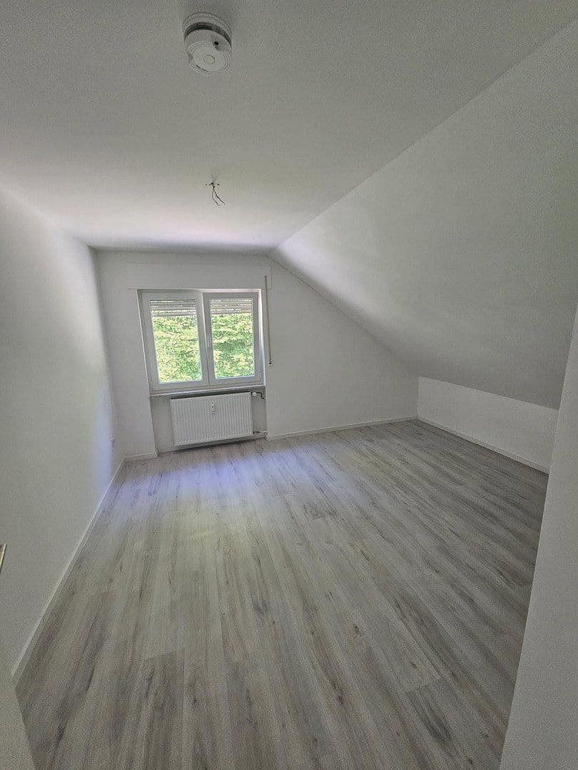 Prenájom bytu 4-izbový 89 m², Waldstraße 20, Hirschhorn, Hesensko Prenájom bytu 4-izbový 89 m², Waldstraße 20, Hirschhorn, Hesensko