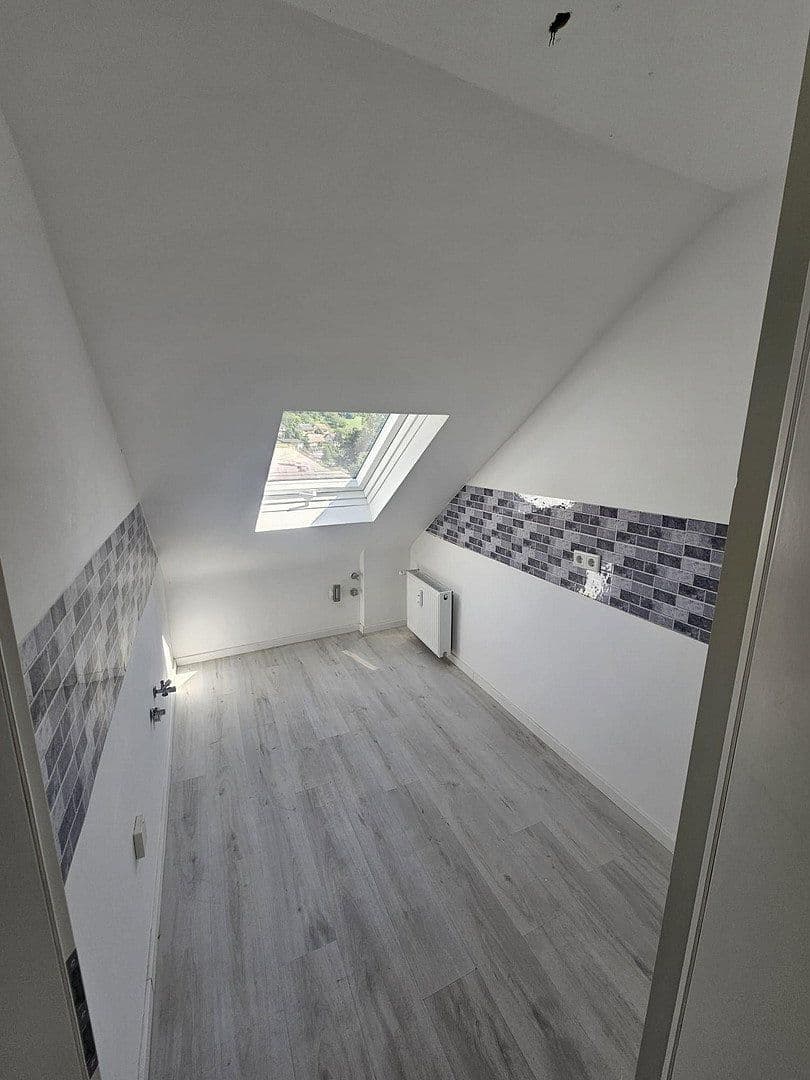 Prenájom bytu 4-izbový 89 m², Waldstraße 20, Hirschhorn, Hesensko Prenájom bytu 4-izbový 89 m², Waldstraße 20, Hirschhorn, Hesensko