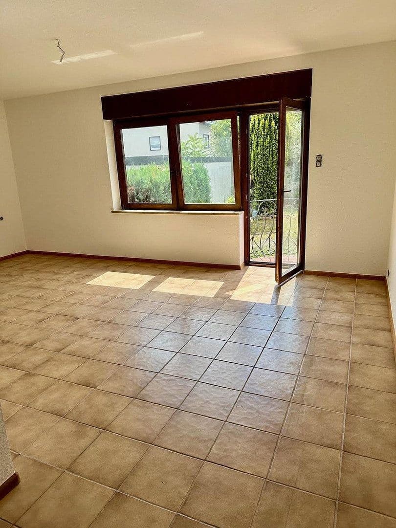 Prenájom bytu 5-izbový 150 m², Ettlingen, Bádensko-Wurttembersko Prenájom bytu 5-izbový 150 m², Ettlingen, Bádensko-Wurttembersko