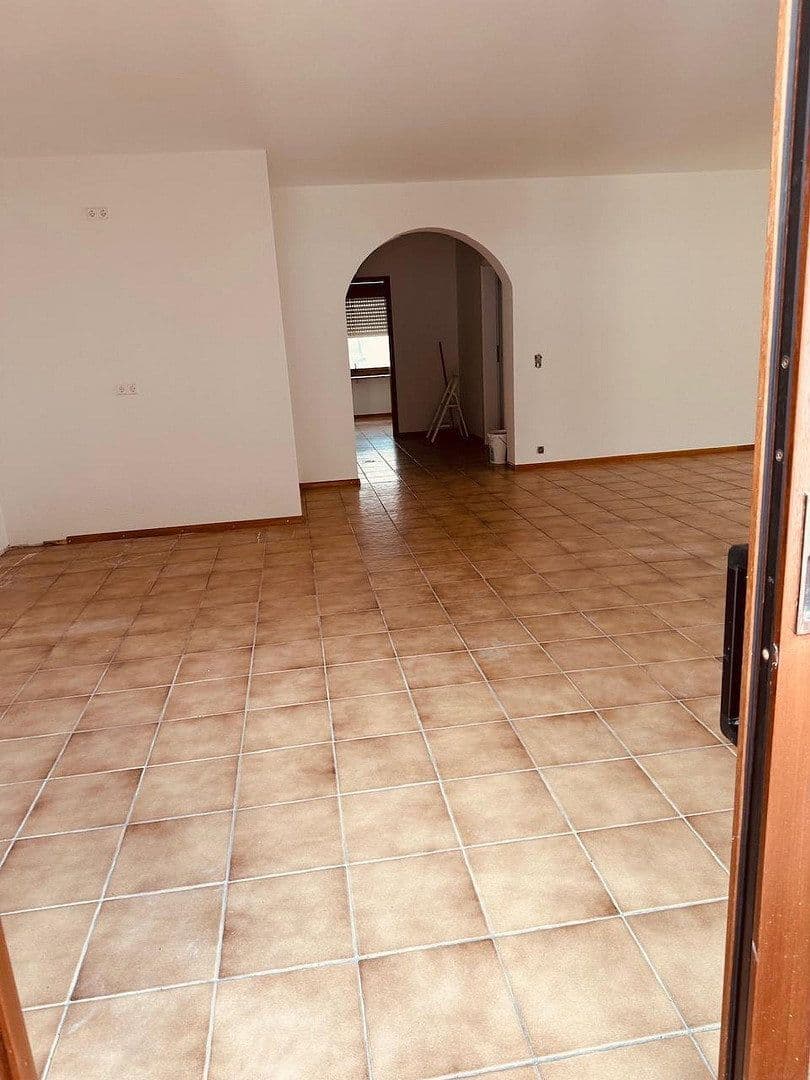 Prenájom bytu 5-izbový 150 m², Ettlingen, Bádensko-Wurttembersko Prenájom bytu 5-izbový 150 m², Ettlingen, Bádensko-Wurttembersko
