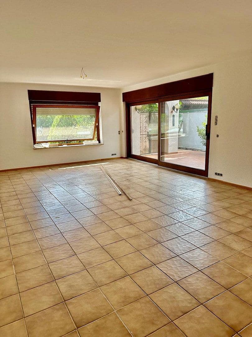 Prenájom bytu 5-izbový 150 m², Ettlingen, Bádensko-Wurttembersko Prenájom bytu 5-izbový 150 m², Ettlingen, Bádensko-Wurttembersko