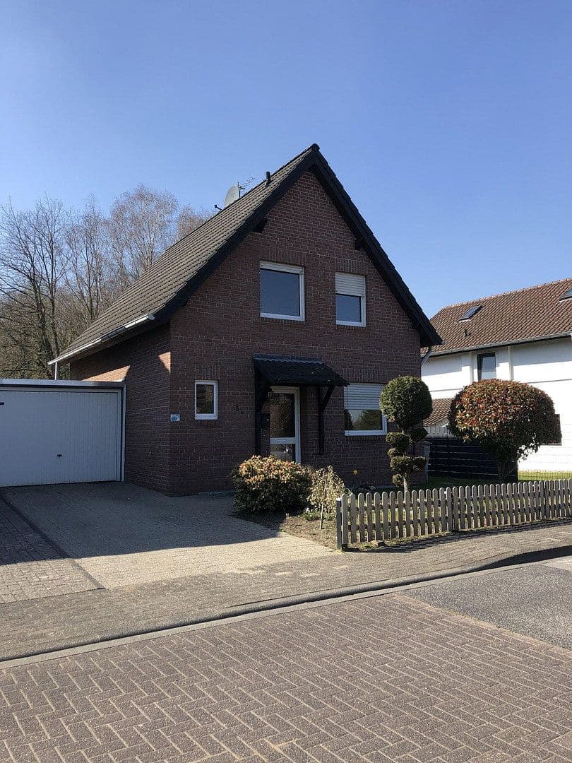 Prenájom domu 126 m², pozemok 490 m², Schwalmweg 3 b, Niederkrüchten, Severné Porýnie - Westfálsko Prenájom domu 126 m², pozemok 490 m², Schwalmweg 3 b, Niederkrüchten, Severné Porýnie - Westfálsko