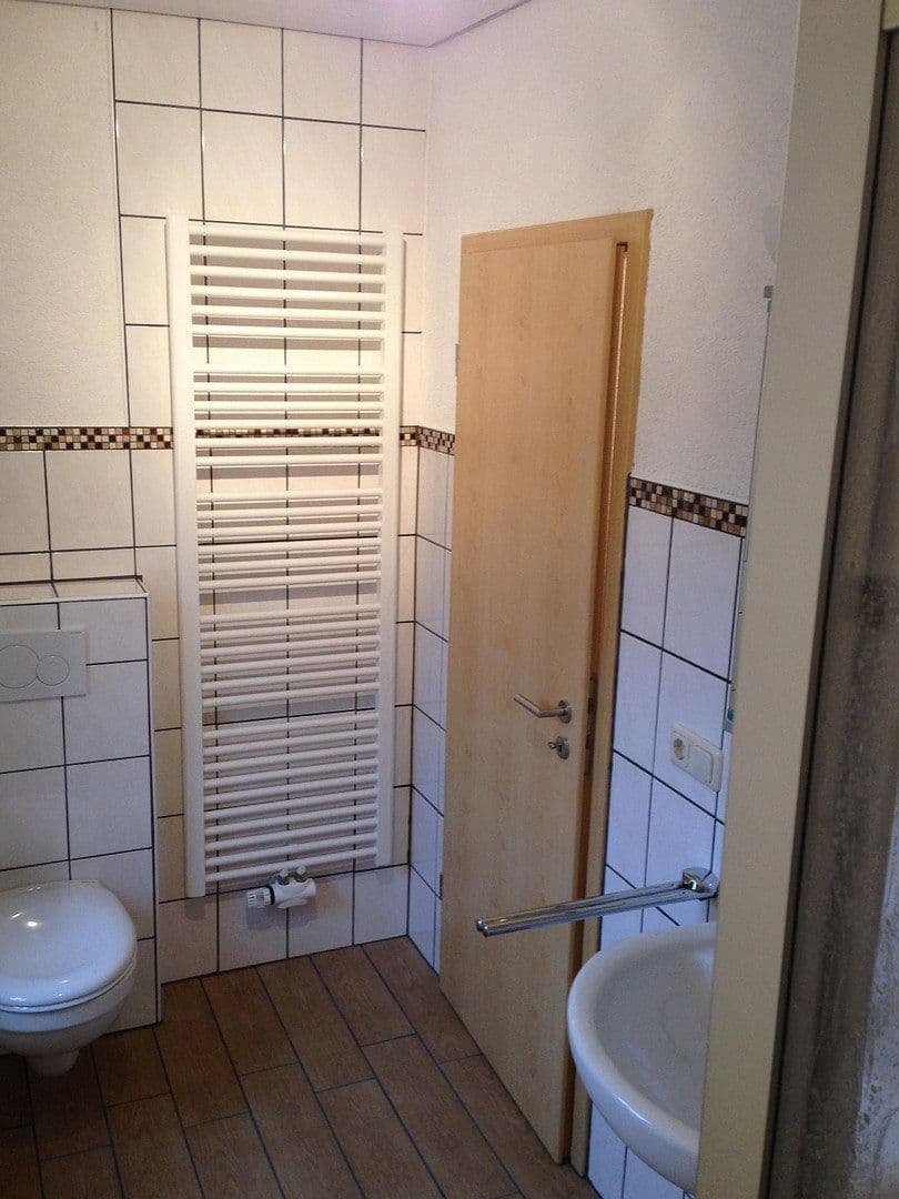 Predaj domu 191 m², pozemok 336 m², Leistenbachstraße 1, Schmitten im Taunus, Hesensko Predaj domu 191 m², pozemok 336 m², Leistenbachstraße 1, Schmitten im Taunus, Hesensko