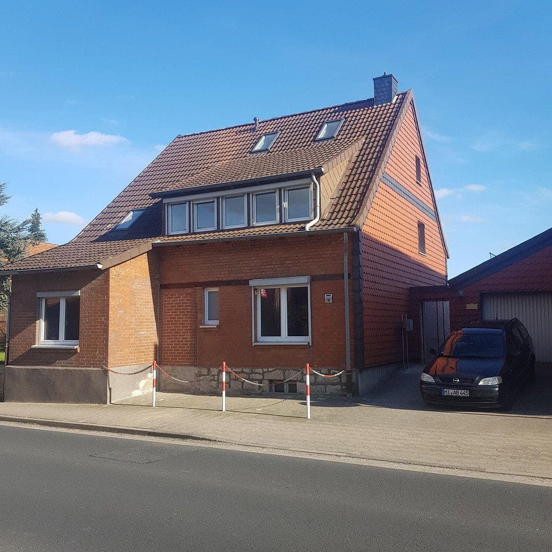 Prenájom domu 166 m², pozemok 229 m², Rathausstraße 33, Giesen, Dolné Sasko Prenájom domu 166 m², pozemok 229 m², Rathausstraße 33, Giesen, Dolné Sasko