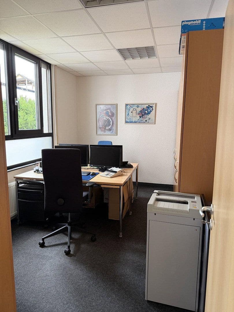 Prenájom kancelárie 105 m², Hauptstr. 100, Langenfeld (Rheinland), Severné Porýnie - Westfálsko Prenájom kancelárie 105 m², Hauptstr. 100, Langenfeld (Rheinland), Severné Porýnie - Westfálsko