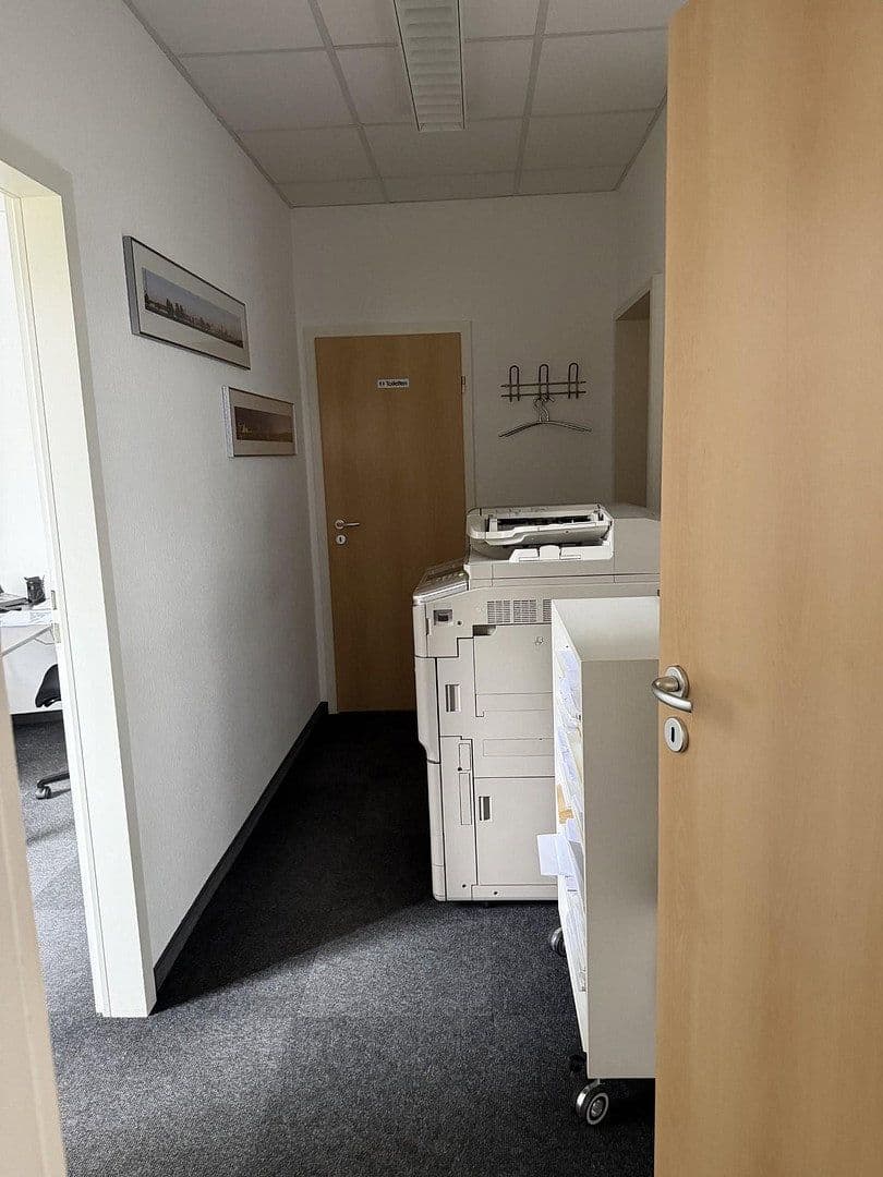 Prenájom kancelárie 105 m², Hauptstr. 100, Langenfeld (Rheinland), Severné Porýnie - Westfálsko Prenájom kancelárie 105 m², Hauptstr. 100, Langenfeld (Rheinland), Severné Porýnie - Westfálsko