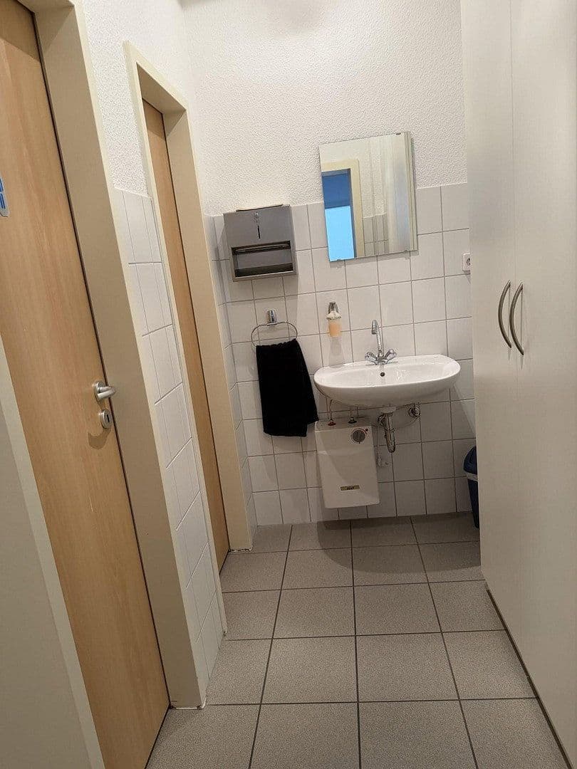 Prenájom kancelárie 105 m², Hauptstr. 100, Langenfeld (Rheinland), Severné Porýnie - Westfálsko Prenájom kancelárie 105 m², Hauptstr. 100, Langenfeld (Rheinland), Severné Porýnie - Westfálsko