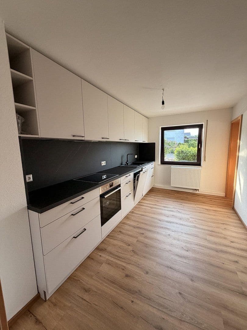 Prenájom bytu 4-izbový 126 m², Fliederstraße 8, Bad Rappenau, Bádensko-Wurttembersko Prenájom bytu 4-izbový 126 m², Fliederstraße 8, Bad Rappenau, Bádensko-Wurttembersko