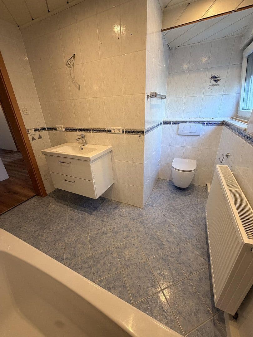 Prenájom bytu 4-izbový 126 m², Fliederstraße 8, Bad Rappenau, Bádensko-Wurttembersko Prenájom bytu 4-izbový 126 m², Fliederstraße 8, Bad Rappenau, Bádensko-Wurttembersko