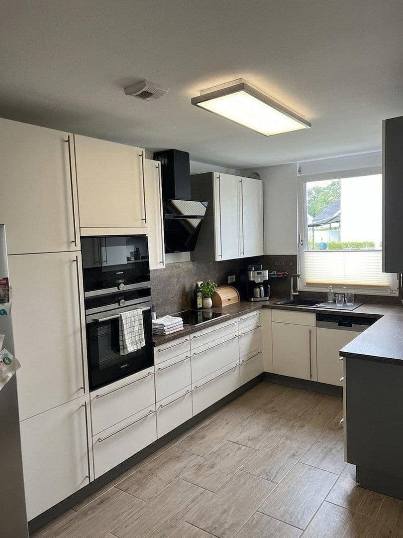 Prenájom domu 145 m², pozemok 150 m², Schwaig bei Nürnberg, Bavorsko Prenájom domu 145 m², pozemok 150 m², Schwaig bei Nürnberg, Bavorsko