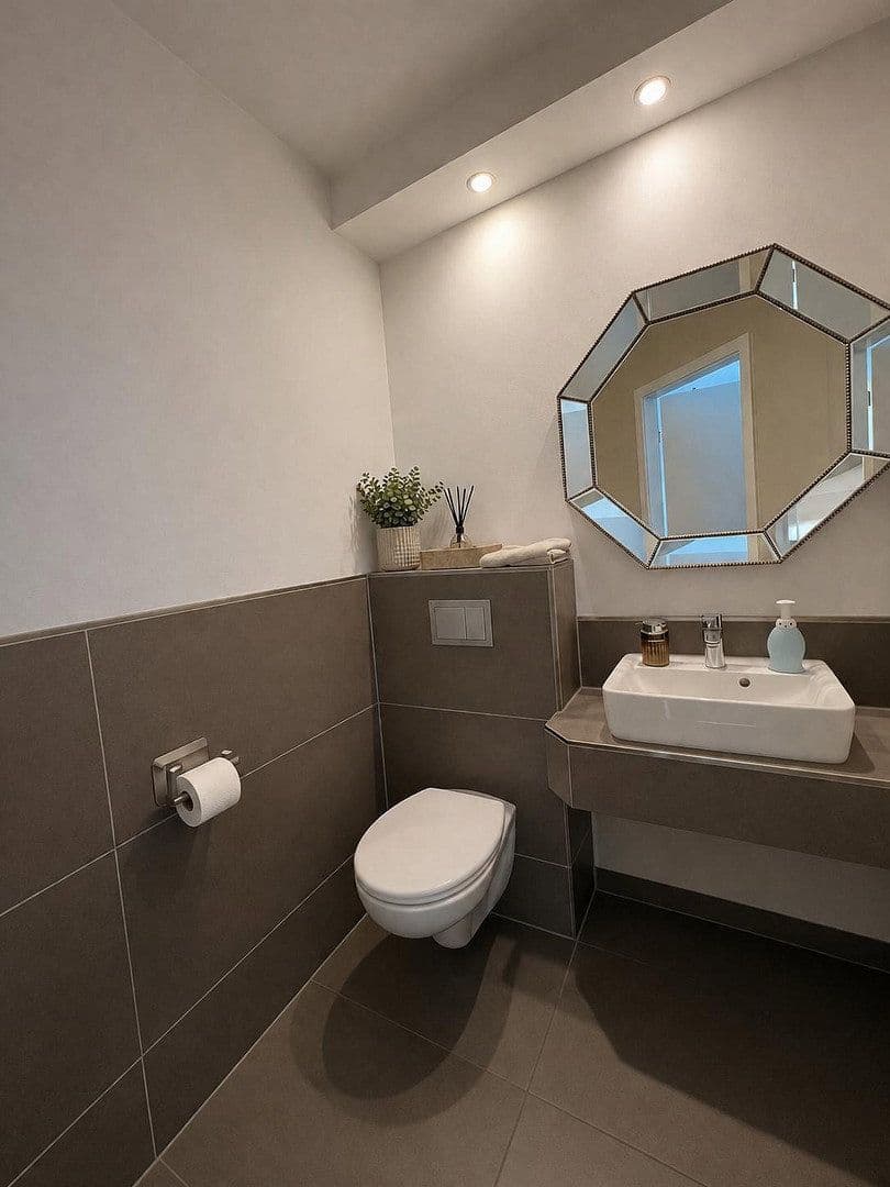 Prenájom domu 145 m², pozemok 150 m², Schwaig bei Nürnberg, Bavorsko Prenájom domu 145 m², pozemok 150 m², Schwaig bei Nürnberg, Bavorsko
