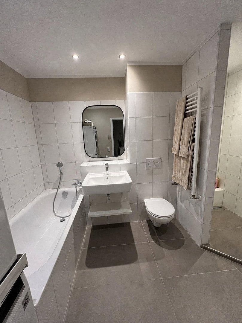 Prenájom domu 145 m², pozemok 150 m², Schwaig bei Nürnberg, Bavorsko Prenájom domu 145 m², pozemok 150 m², Schwaig bei Nürnberg, Bavorsko