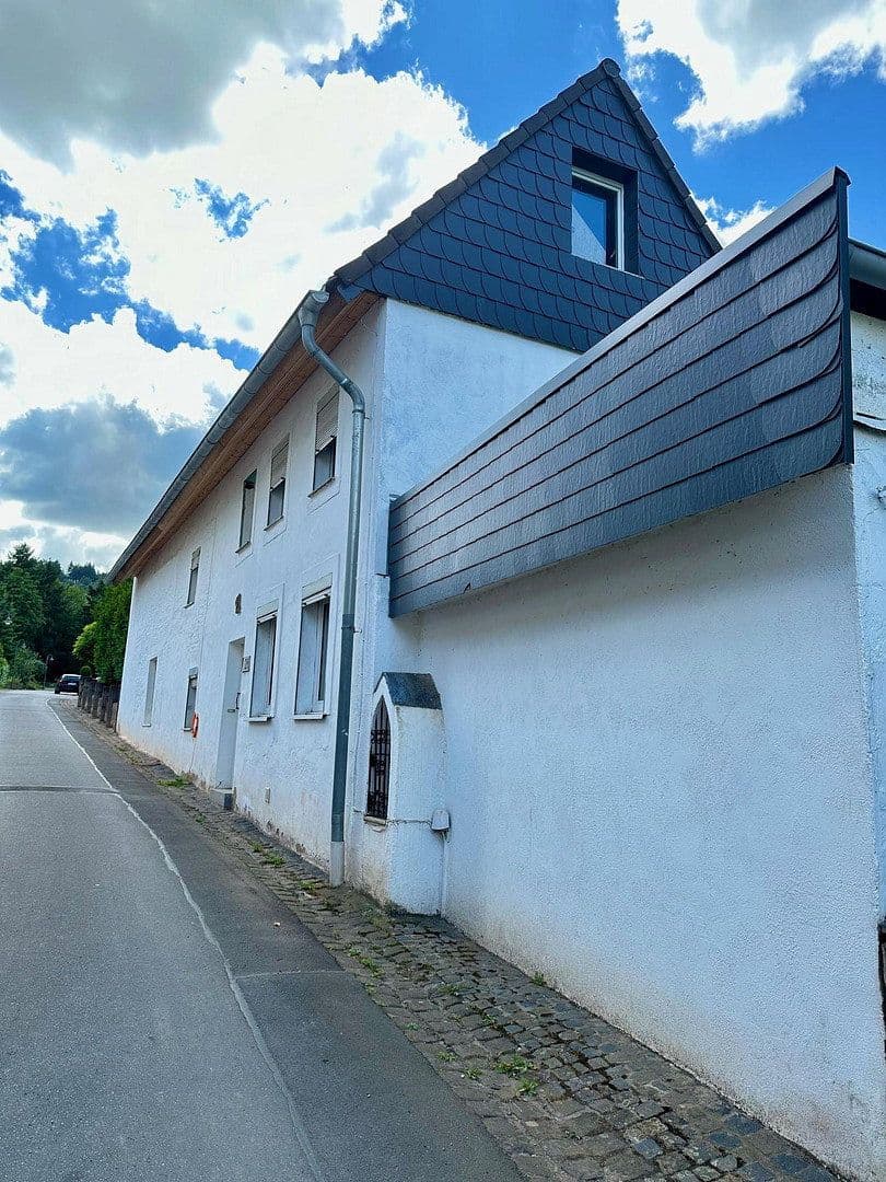 Predaj domu 140 m², pozemok 1.813 m², Kinheim, Porýnie-Falcko Predaj domu 140 m², pozemok 1.813 m², Kinheim, Porýnie-Falcko