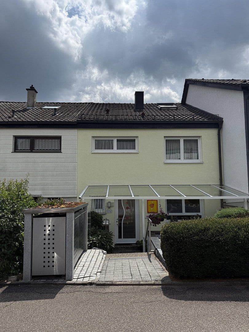 Predaj domu 115 m², pozemok 240 m², Weinsberg, Bádensko-Wurttembersko Predaj domu 115 m², pozemok 240 m², Weinsberg, Bádensko-Wurttembersko