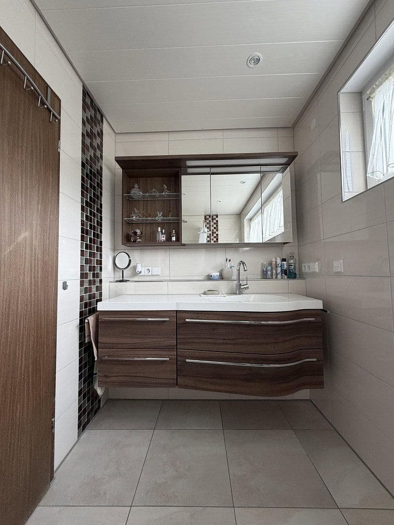 Predaj domu 115 m², pozemok 240 m², Weinsberg, Bádensko-Wurttembersko Predaj domu 115 m², pozemok 240 m², Weinsberg, Bádensko-Wurttembersko