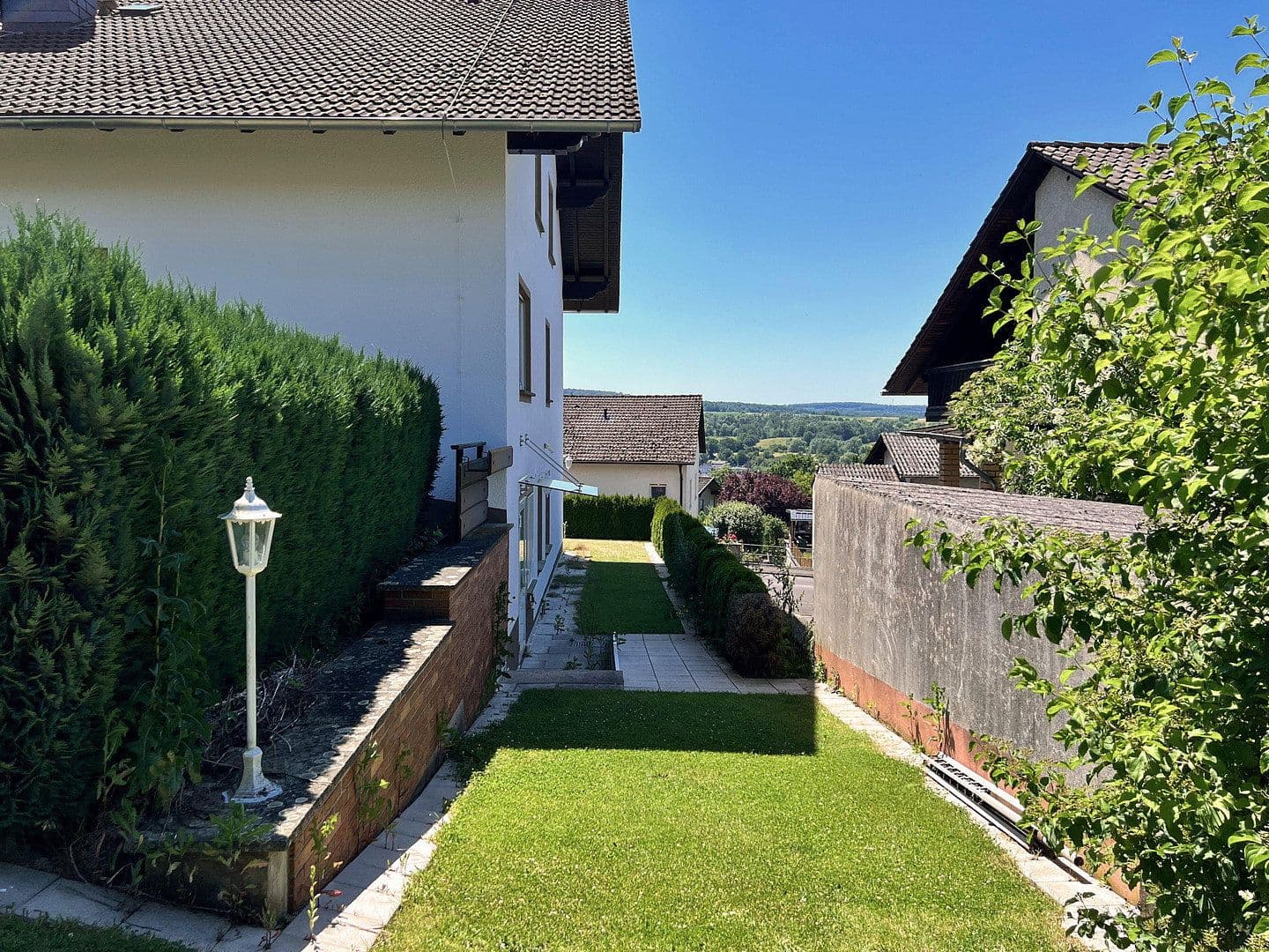 Predaj domu 250 m², pozemok 853 m², Staufenberg, Hesensko Predaj domu 250 m², pozemok 853 m², Staufenberg, Hesensko