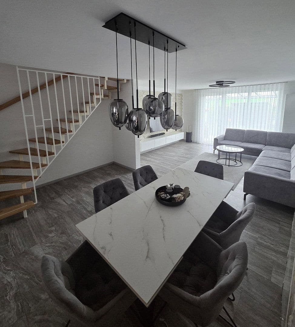 Predaj domu 141 m², pozemok 204 m², Laudenbach, Bádensko-Wurttembersko Predaj domu 141 m², pozemok 204 m², Laudenbach, Bádensko-Wurttembersko