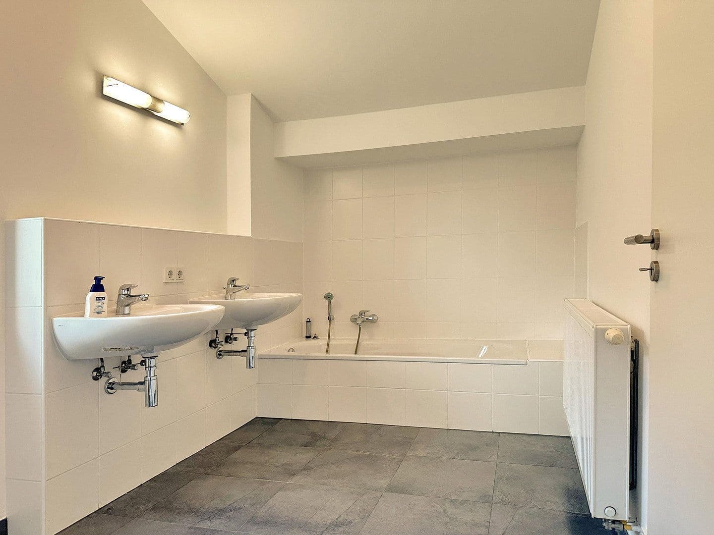 Predaj domu 235 m², pozemok 580 m², Bergisch Gladbach, Severné Porýnie - Westfálsko Predaj domu 235 m², pozemok 580 m², Bergisch Gladbach, Severné Porýnie - Westfálsko
