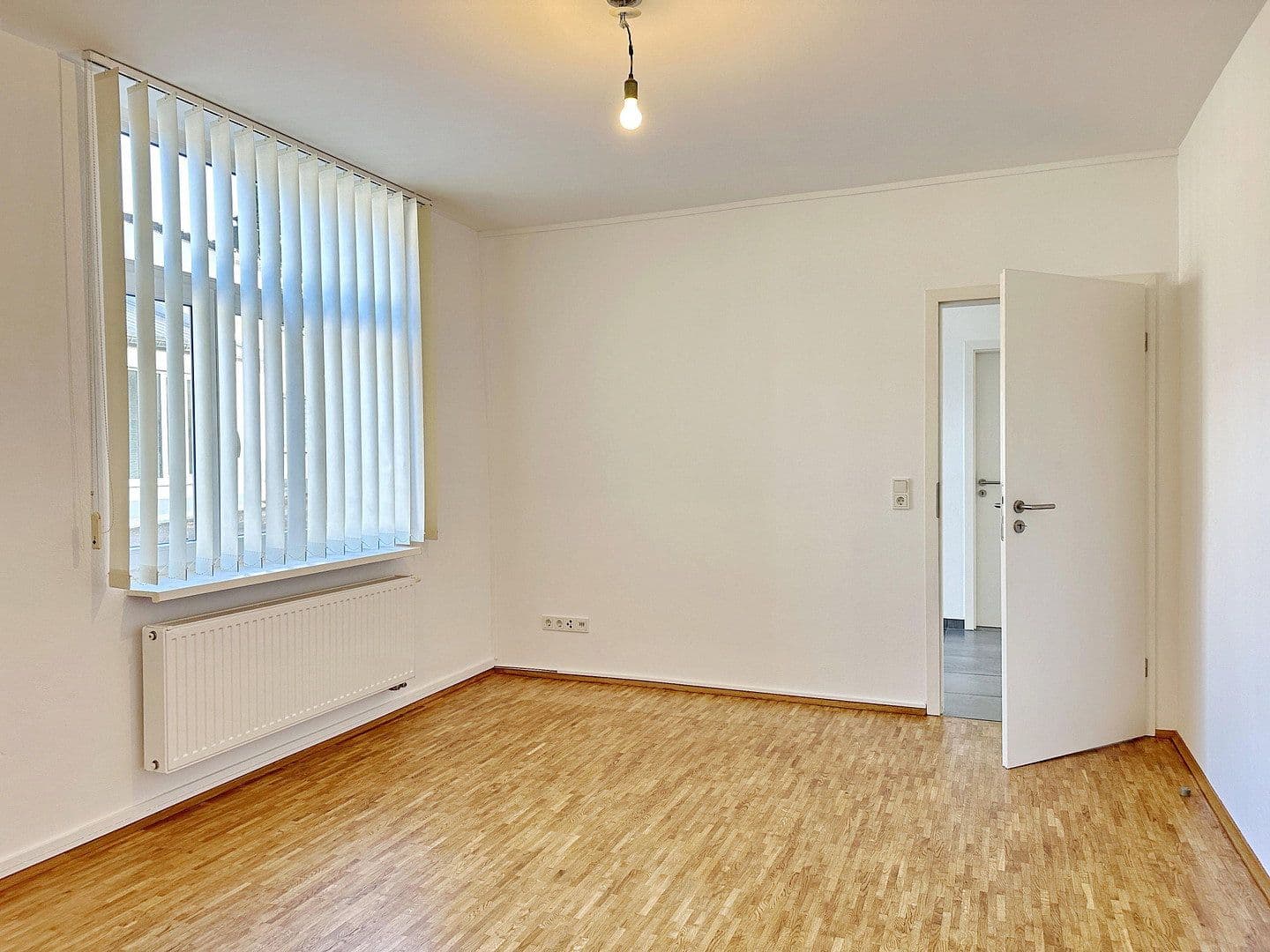 Predaj domu 235 m², pozemok 580 m², Bergisch Gladbach, Severné Porýnie - Westfálsko Predaj domu 235 m², pozemok 580 m², Bergisch Gladbach, Severné Porýnie - Westfálsko