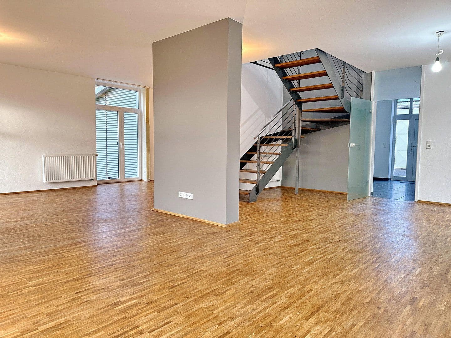 Predaj domu 235 m², pozemok 580 m², Bergisch Gladbach, Severné Porýnie - Westfálsko Predaj domu 235 m², pozemok 580 m², Bergisch Gladbach, Severné Porýnie - Westfálsko