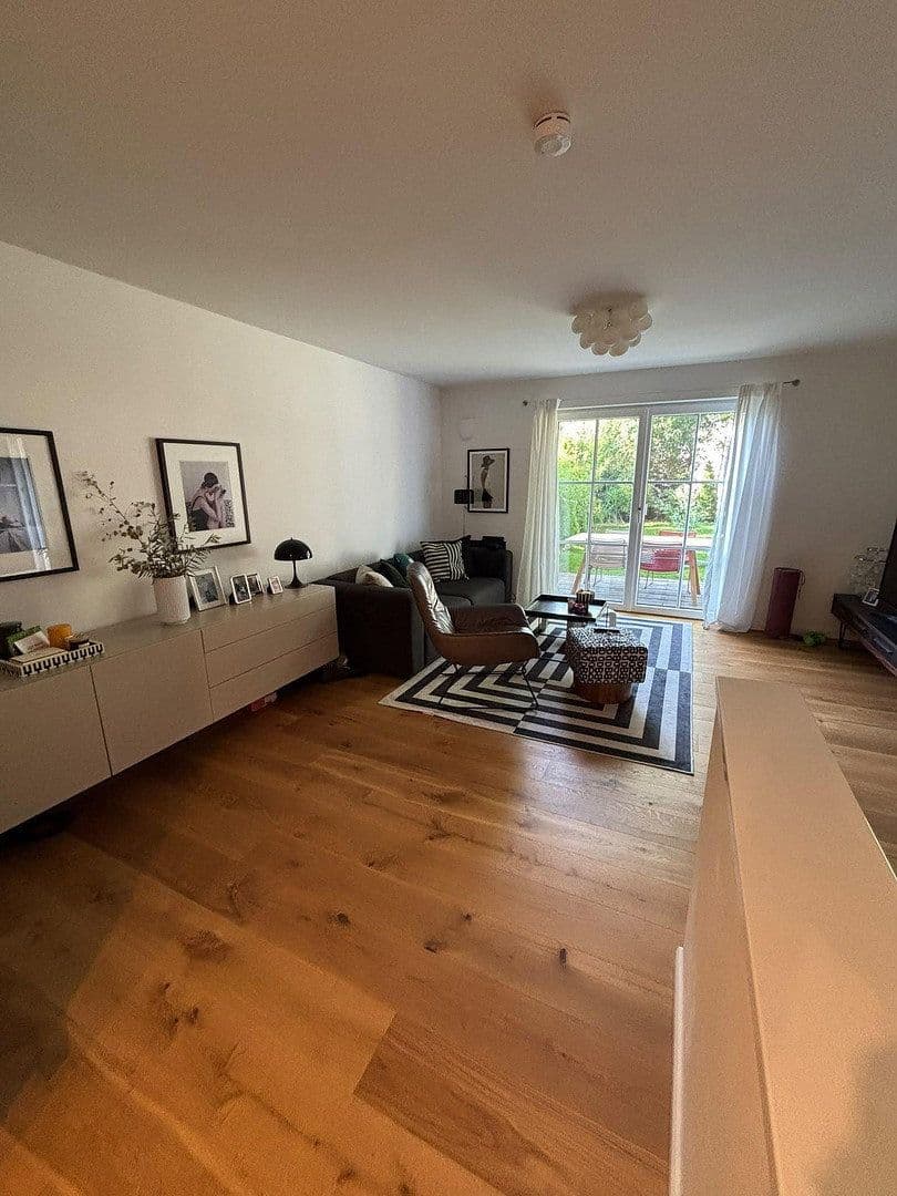 Prenájom bytu 4-izbový 121 m², Karwinskistr., 61, München, Bavorsko Prenájom bytu 4-izbový 121 m², Karwinskistr., 61, München, Bavorsko