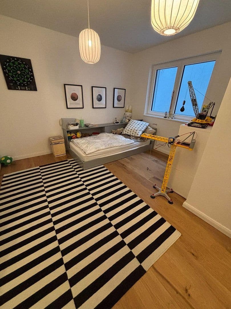 Prenájom bytu 4-izbový 121 m², Karwinskistr., 61, München, Bavorsko Prenájom bytu 4-izbový 121 m², Karwinskistr., 61, München, Bavorsko