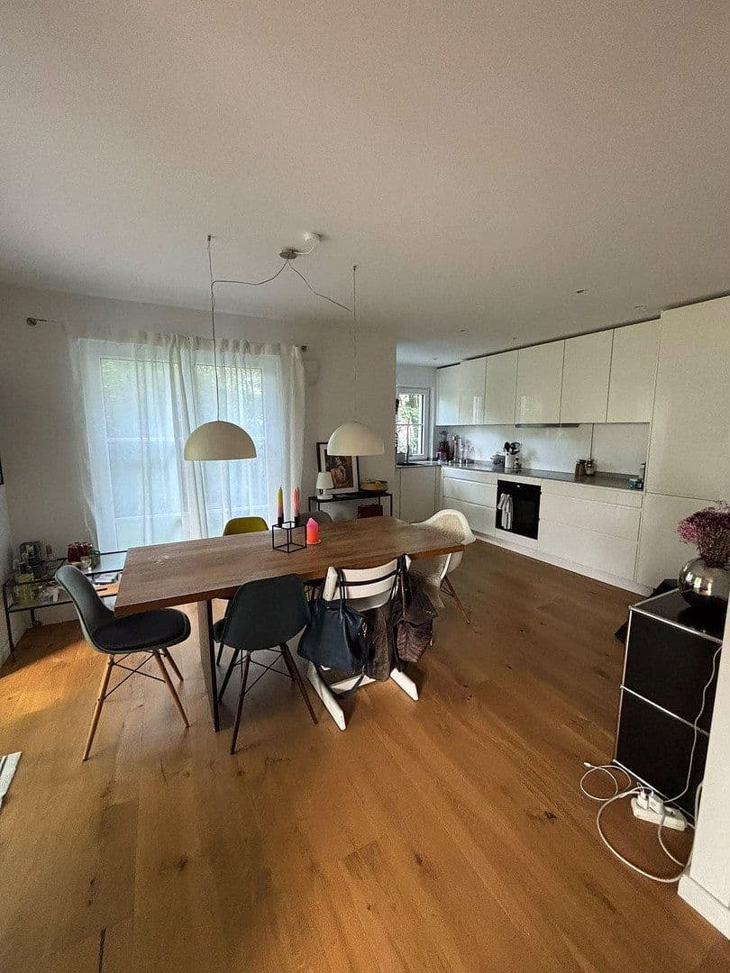 Prenájom bytu 4-izbový 121 m², Karwinskistr., 61, München, Bavorsko Prenájom bytu 4-izbový 121 m², Karwinskistr., 61, München, Bavorsko