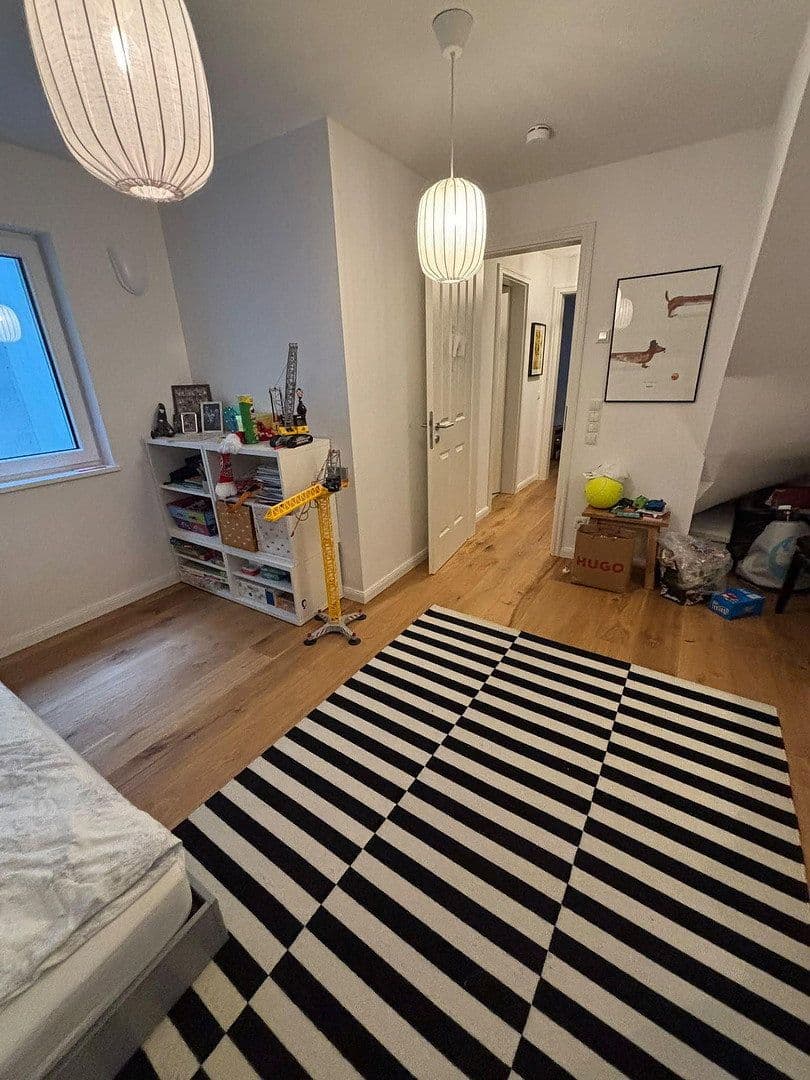 Prenájom bytu 4-izbový 121 m², Karwinskistr., 61, München, Bavorsko Prenájom bytu 4-izbový 121 m², Karwinskistr., 61, München, Bavorsko
