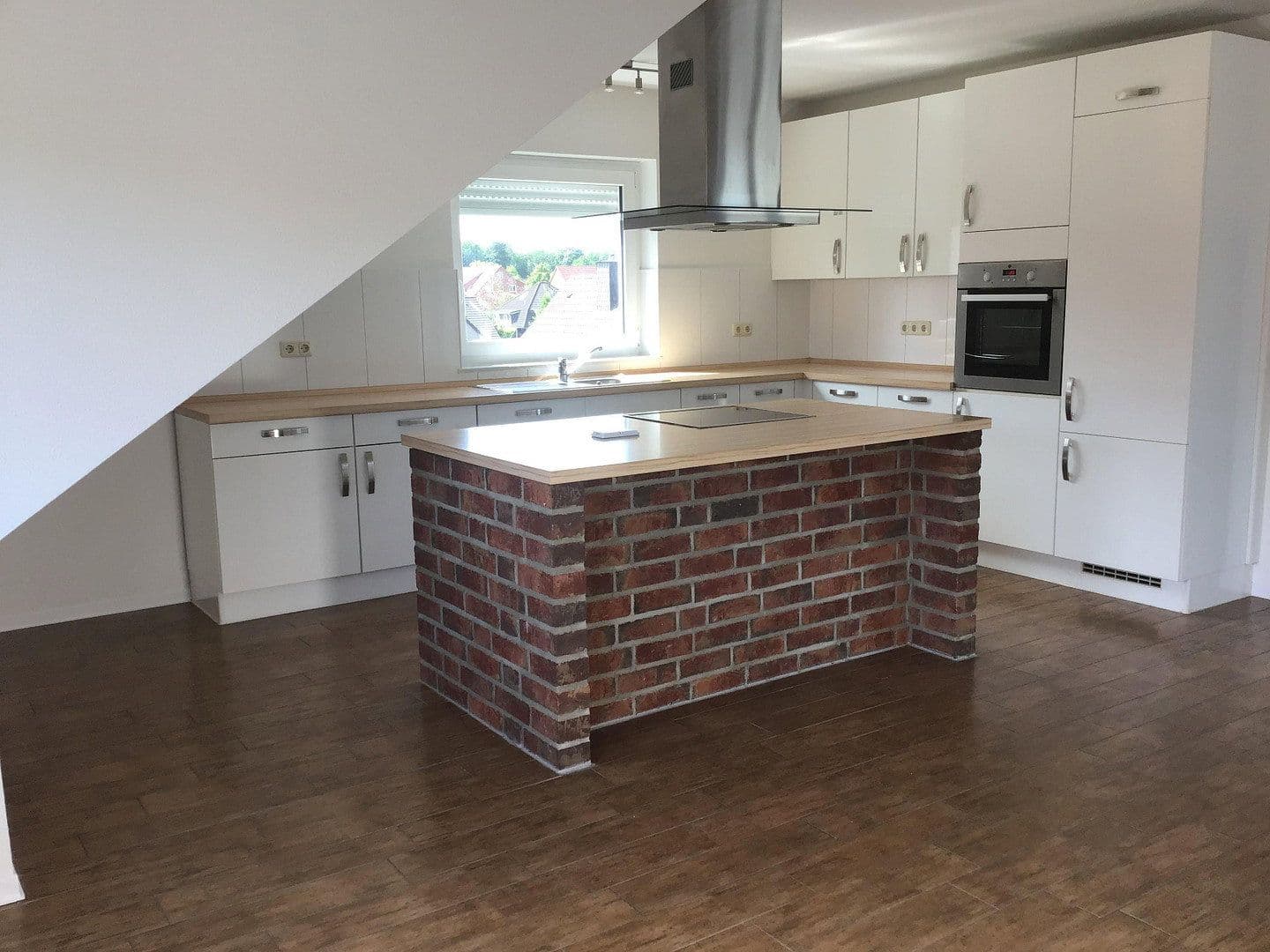 Predaj domu 540 m², pozemok 946 m², Lienert Str. 27, Oyten, Dolné Sasko Predaj domu 540 m², pozemok 946 m², Lienert Str. 27, Oyten, Dolné Sasko
