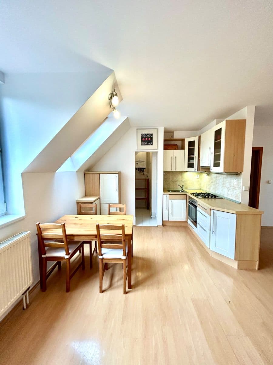 Predaj bytu 3-izbový 76 m², Křivoklátská, Praha, Praha Predaj bytu 3-izbový 76 m², Křivoklátská, Praha, Praha