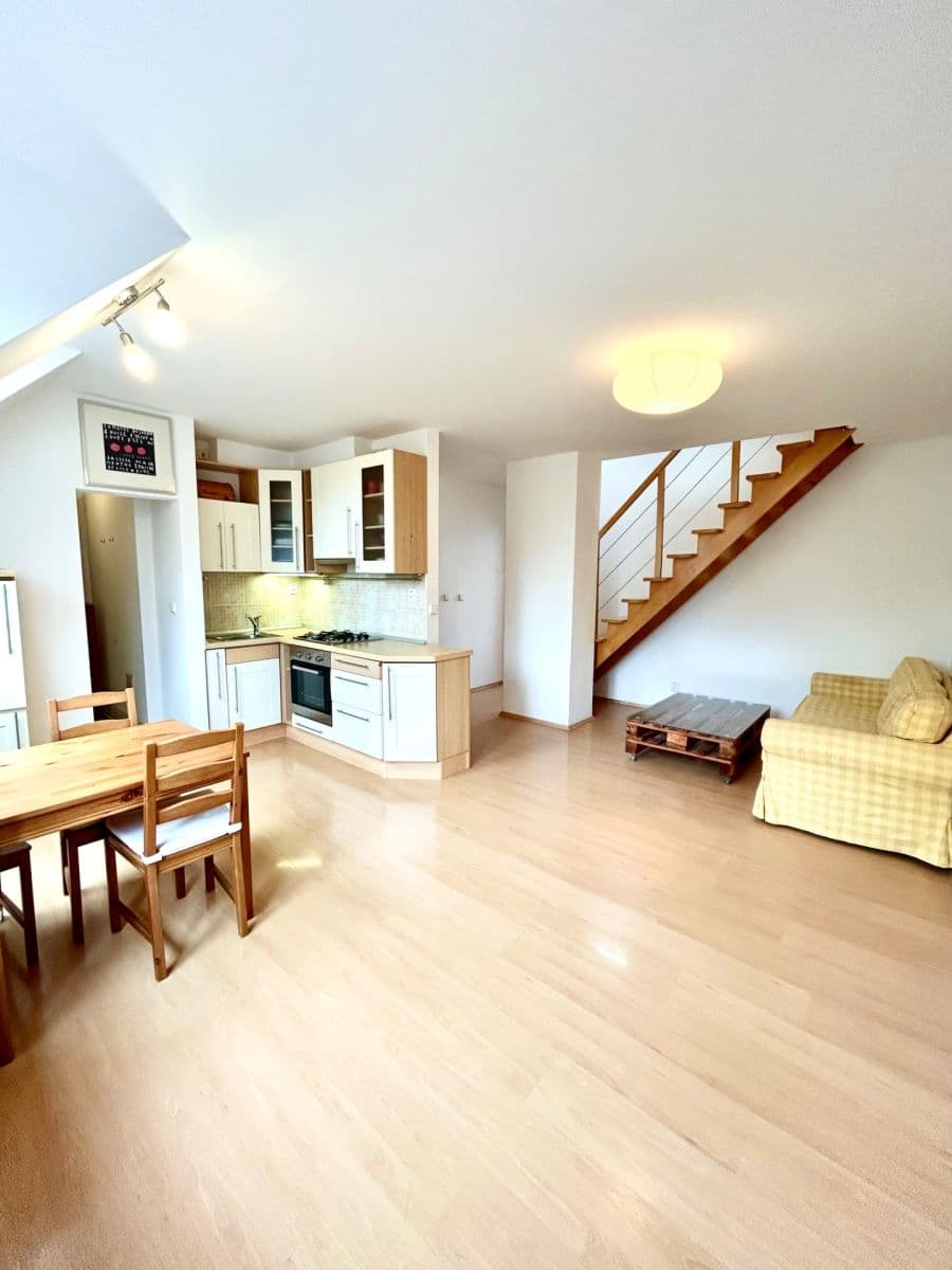 Predaj bytu 3-izbový 76 m², Křivoklátská, Praha, Praha Predaj bytu 3-izbový 76 m², Křivoklátská, Praha, Praha