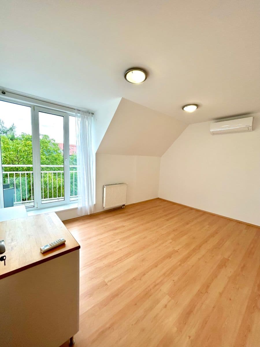 Predaj bytu 3-izbový 76 m², Křivoklátská, Praha, Praha Predaj bytu 3-izbový 76 m², Křivoklátská, Praha, Praha